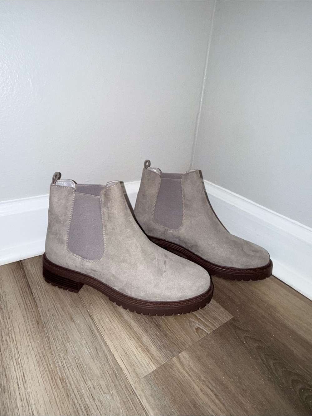 JustFab Nolan Chelsea Booties | 9.5 | Gray| NEVER USED